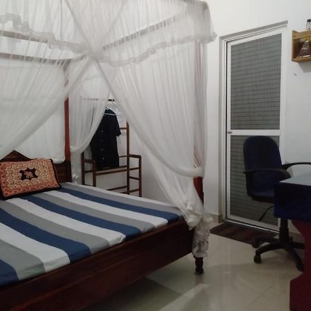 Little Mount Guest House Mirissa Bagian luar foto