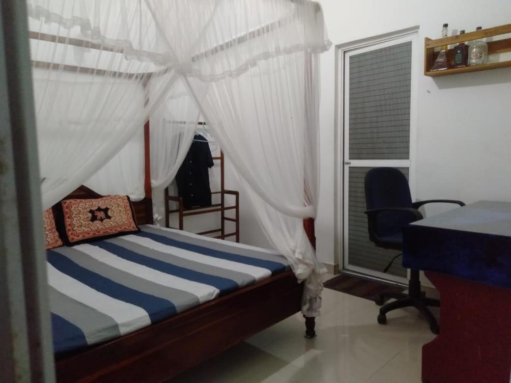 Little Mount Guest House Mirissa Bagian luar foto