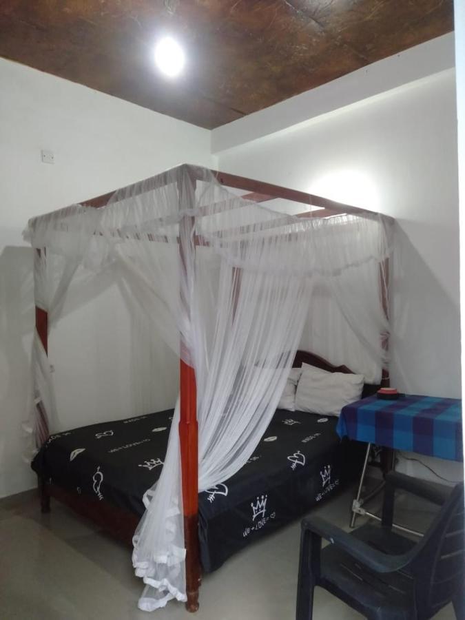 Little Mount Guest House Mirissa Bagian luar foto