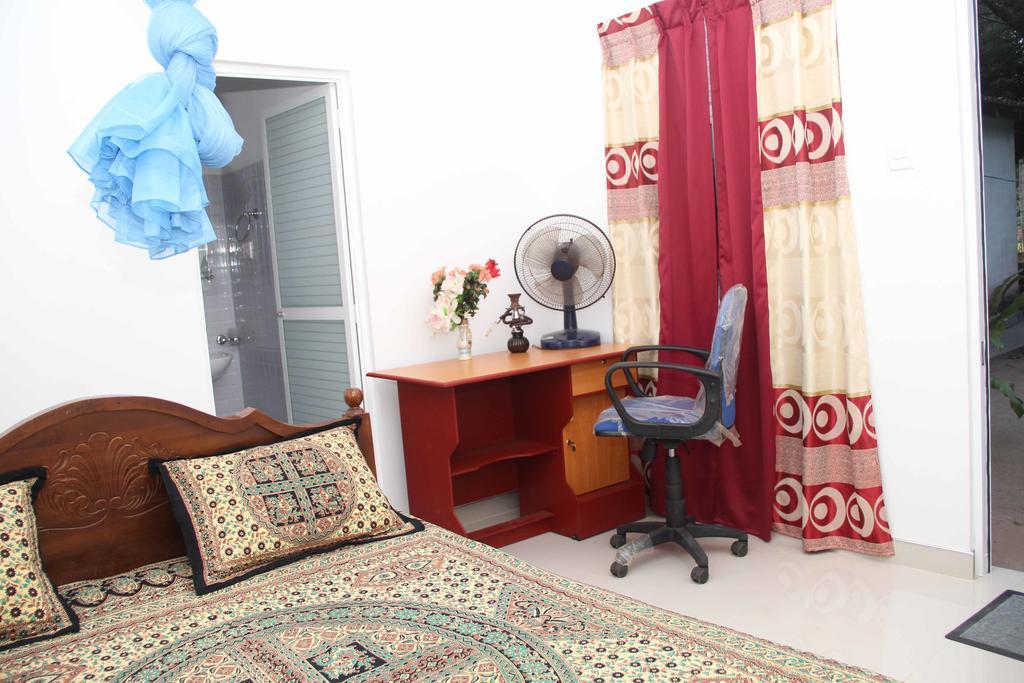 Little Mount Guest House Mirissa Bagian luar foto