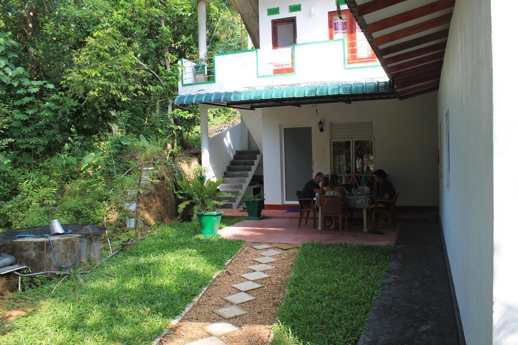 Little Mount Guest House Mirissa Bagian luar foto